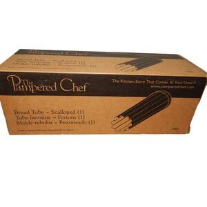 PAMPERED CHEF scalloped bread tube NWT New in Box
